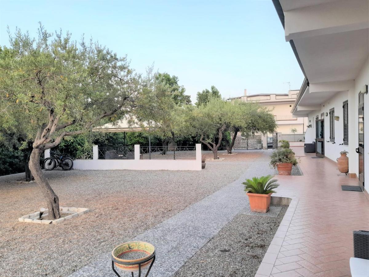 B&B Il Giardino Di Zefiro Gioiosa Marea Luaran gambar