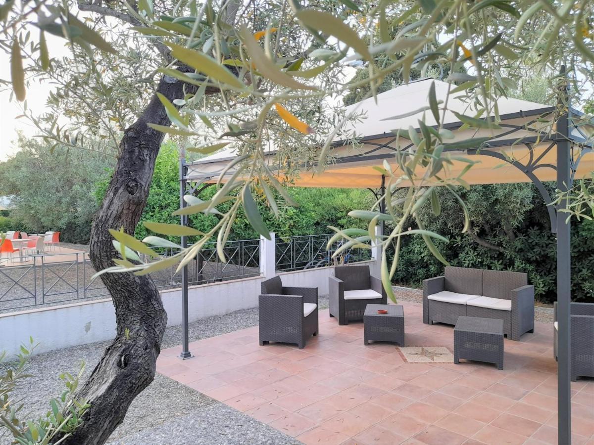 B&B Il Giardino Di Zefiro Gioiosa Marea Luaran gambar