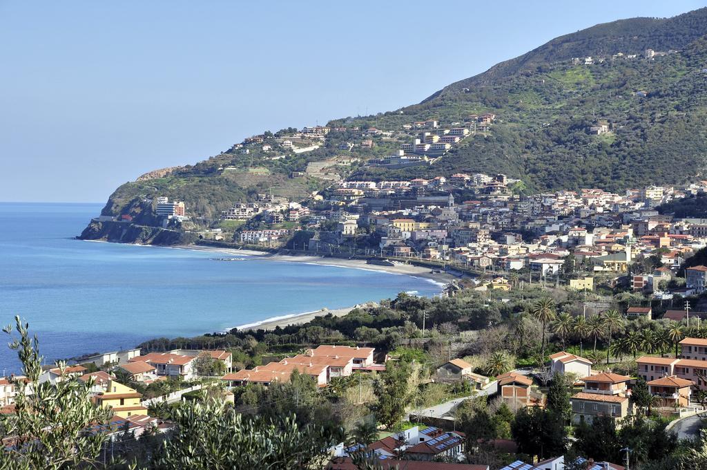 B&B Il Giardino Di Zefiro Gioiosa Marea Luaran gambar