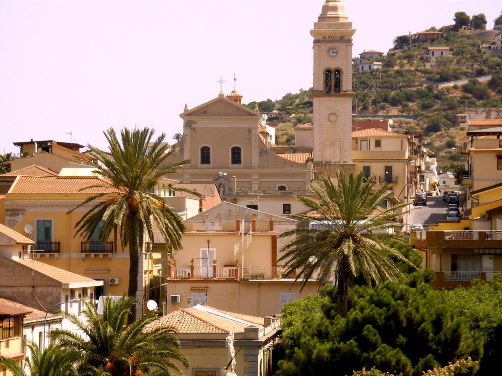 B&B Il Giardino Di Zefiro Gioiosa Marea Luaran gambar