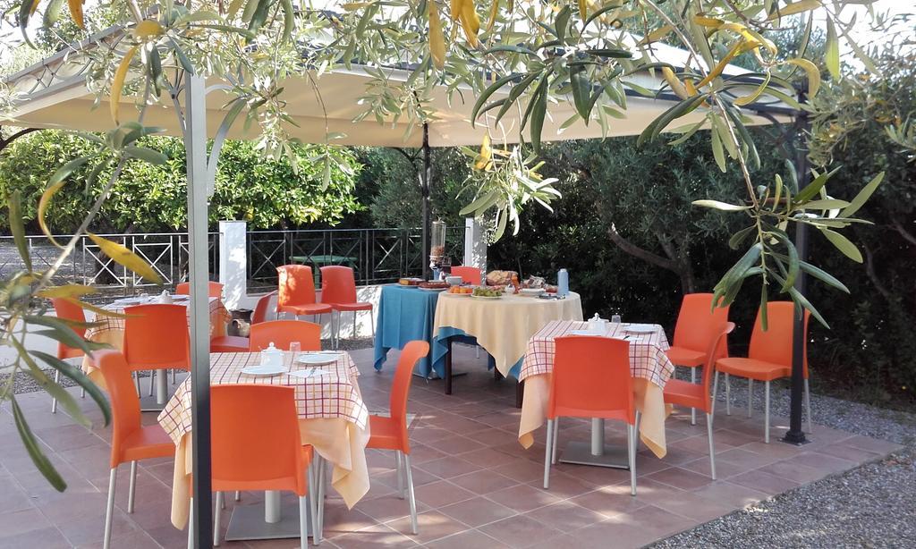 B&B Il Giardino Di Zefiro Gioiosa Marea Luaran gambar