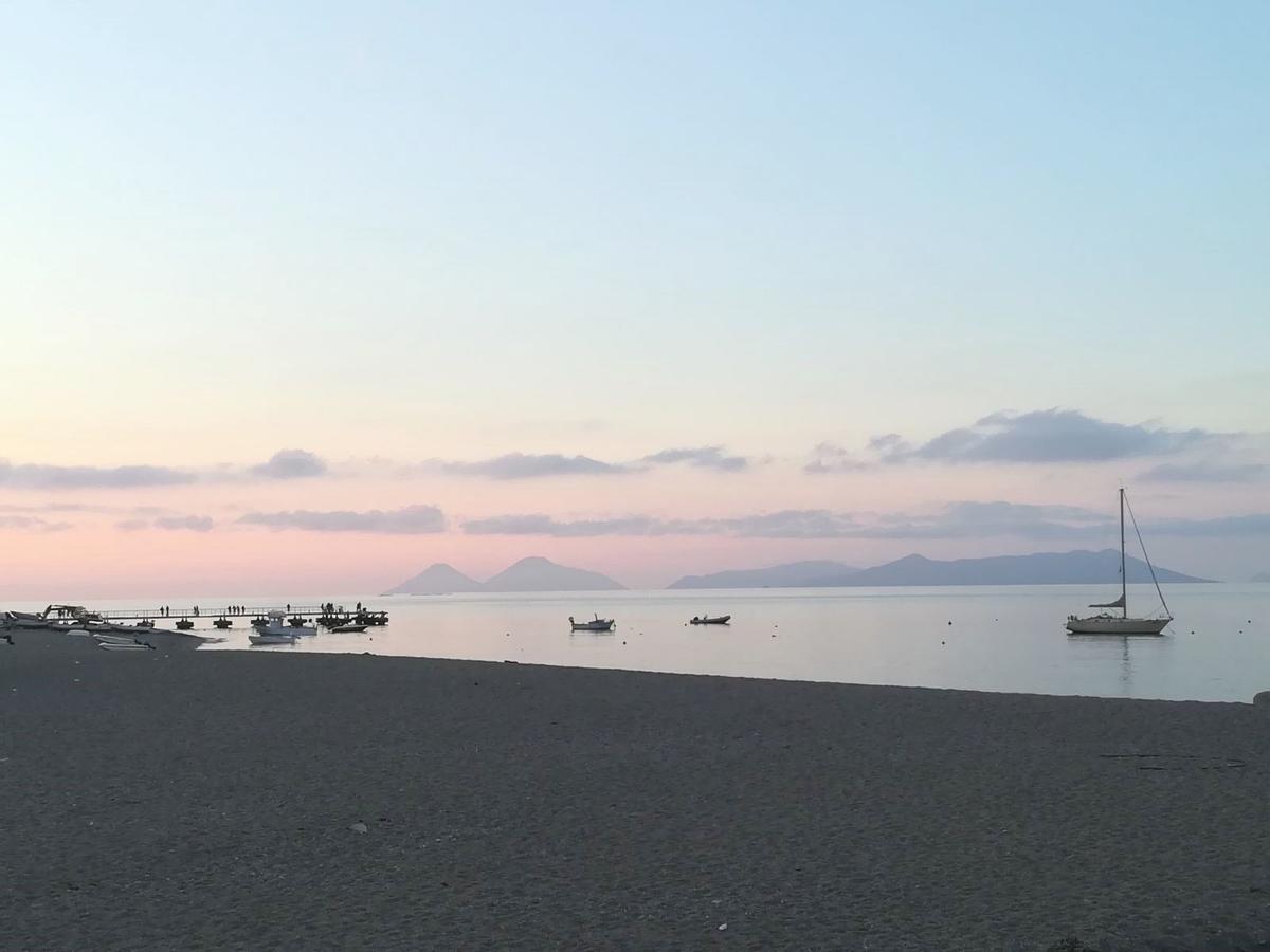 B&B Il Giardino Di Zefiro Gioiosa Marea Luaran gambar